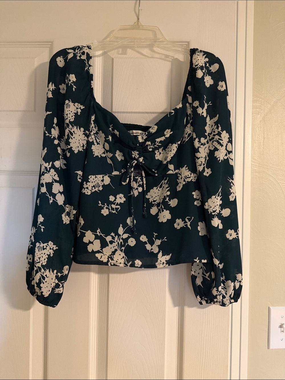 Abercrombie Women's Emerald Green Floral Long-Sleeve Peasant Top